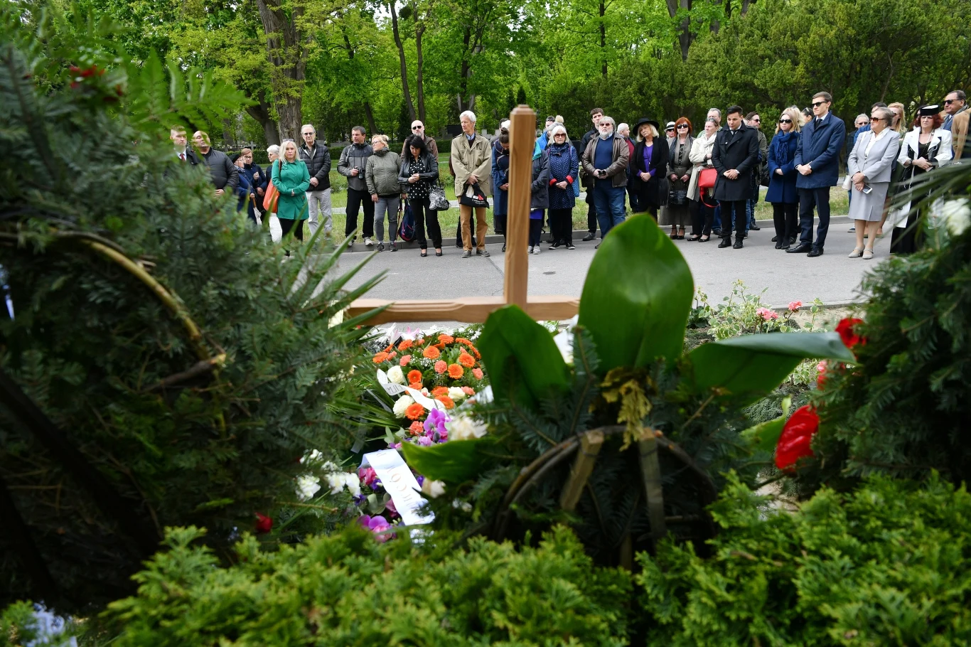 W 1969 r., na podstawie scenariusza Adama Bahdaja, Jędryka nakręcił film fabularny dla młodej widowni "Paragon gola!" oraz opowiadający o przygodach Paragona serial "Do przerwy 0:1". Rok później, na podstawie powieści Bahdaja, powstał kolejny popularny serial, "Wakacje z duchami", w którym grał m.in. Henryk Gołębiewski.

Następne wspólne przedsięwzięcia duetu Jędryka-Bahdaj to: serial, a także opowiadający o tych samych bohaterach film fabularny pt. "Podróż za jeden uśmiech" (1971-1972) z Henrykiem Gołębiewskim i Filipem Łobodzińskim w rolach głównych, oraz serial "Stawiam na Tolka Banana" (1973). W 1976 r. reżyser nakręcił serial "Szaleństwo Majki Skowron", adaptację powieści dla młodzieży Aleksandra Minkowskiego, o konflikcie pokoleniowym między rodzicami i dziećmi.