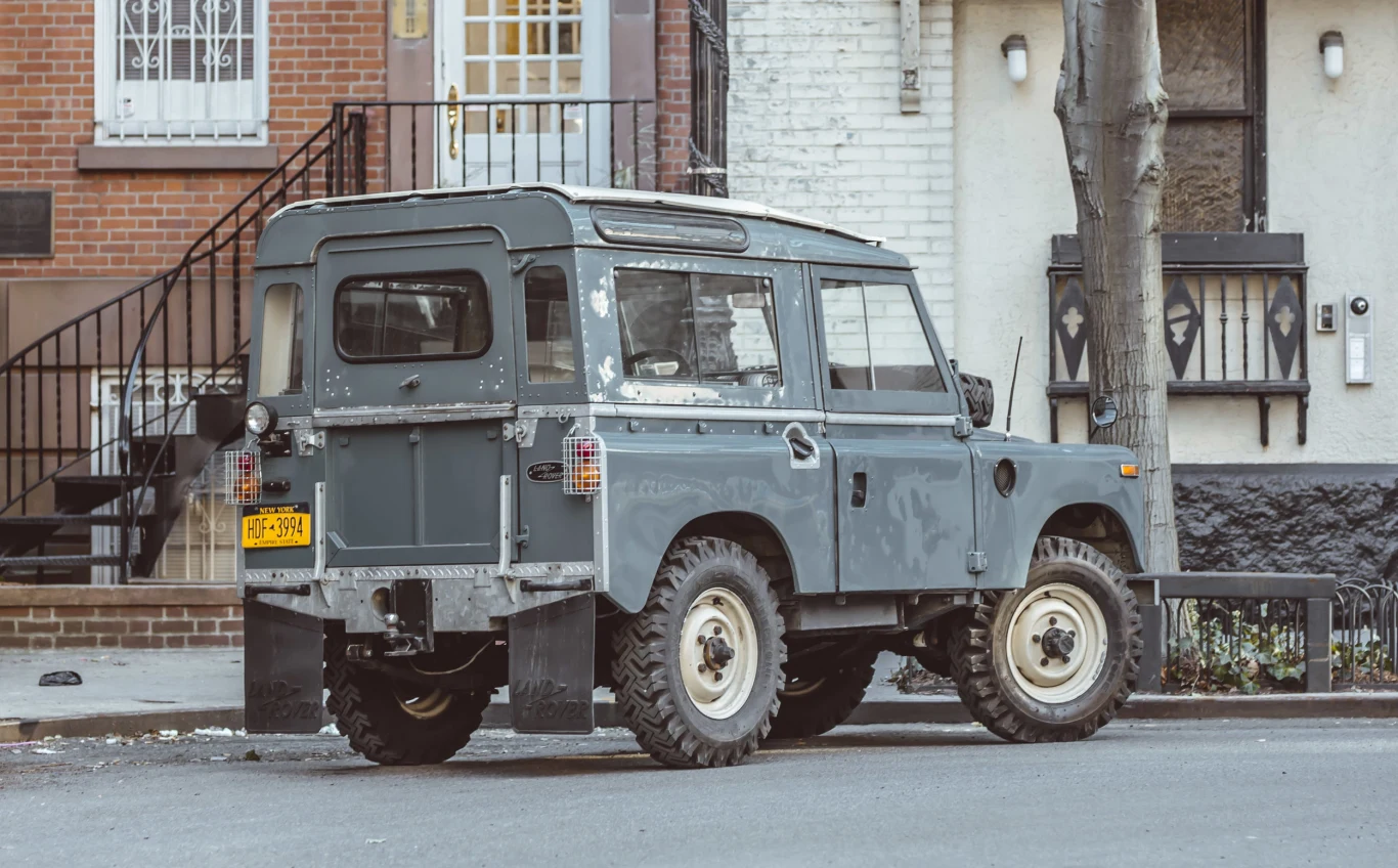 Land rover defender series III od Brooklyn Coachworks