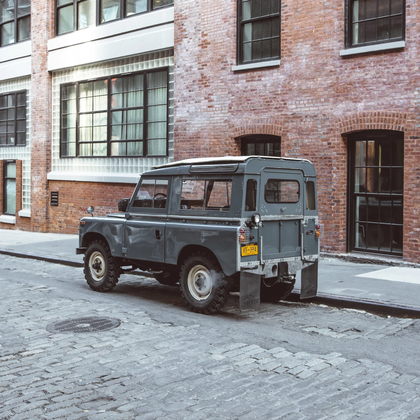 Land rover defender series III od Brooklyn Coachworks