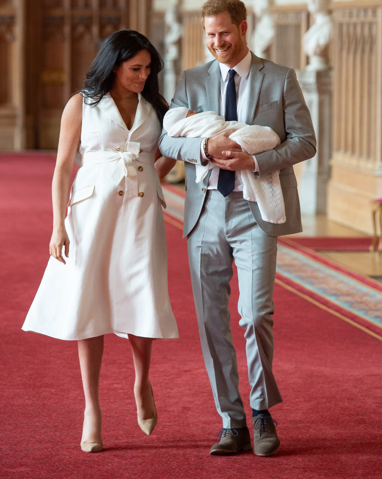 Meghan Markle i książę Harry z nowo narodzonym księciem Archiem Meghan Markle i książę Harry z nowo narodzonym księciem Archiem