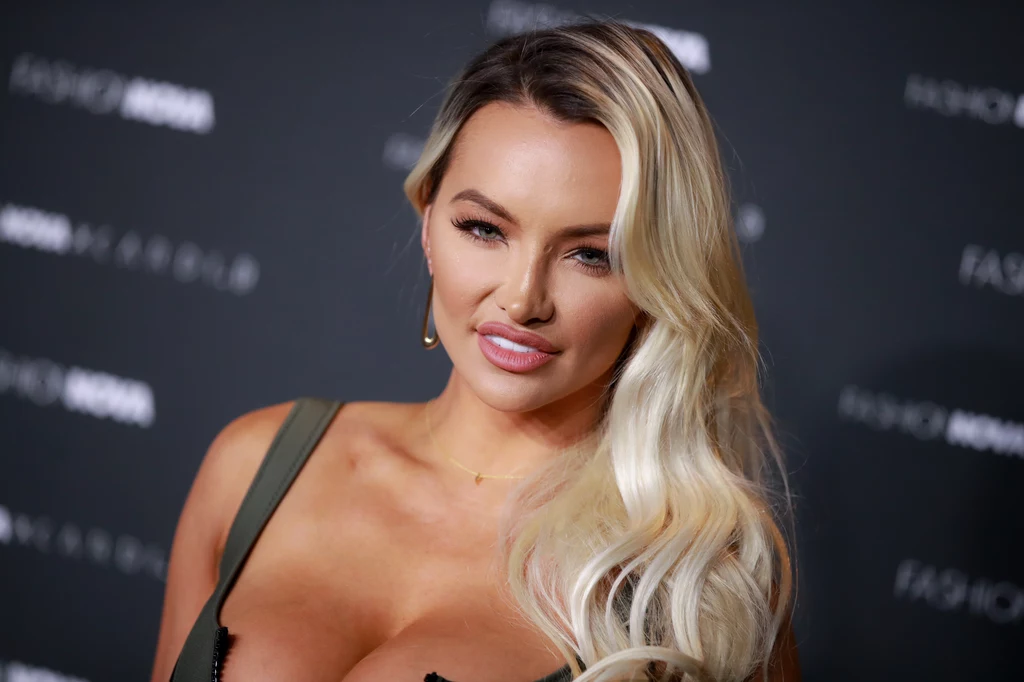 Lindsey Pelas