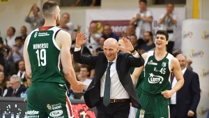 Trener Legii Warszawa Tane Spasev (C) podczas czwartego meczu ćwierćfinałowego Ekstraklasy koszykarzy z Arką Gdynia