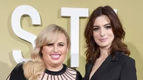 Anne Hathaway i Rebel Wilson