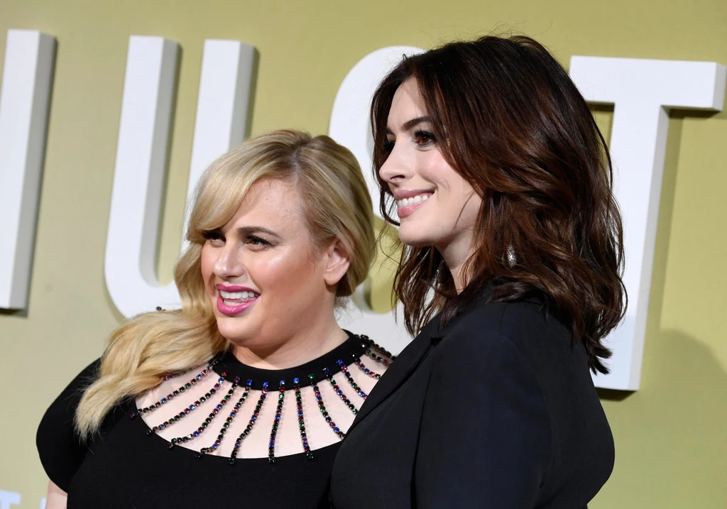 Anne Hathaway i Rebel Wilson Anne Hathaway i Rebel Wilson