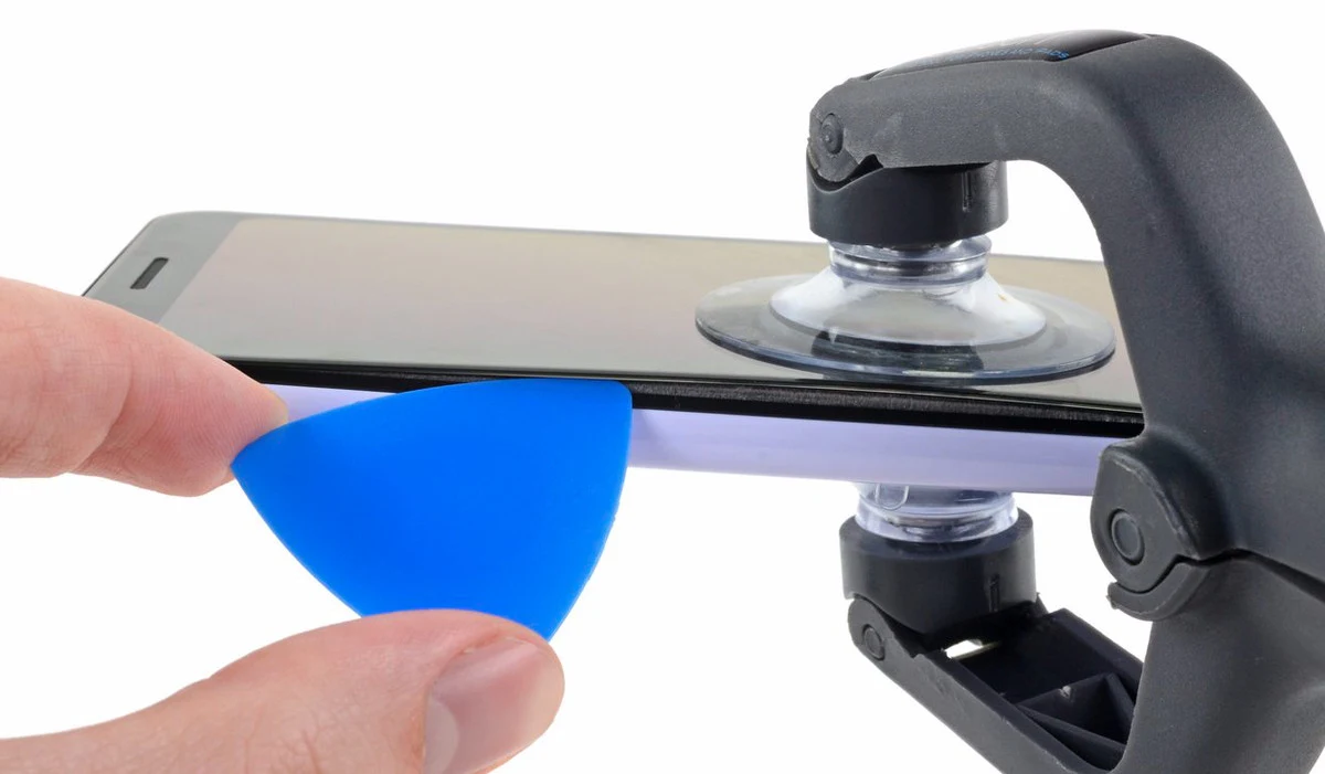 Google Pixel 3a w rozbiórce / fot. iFixit Google Pixel 3a w rozbiórce / fot. iFixit