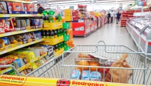 Biedronka wydłuża godziny otwarcia sklepów przed długim weekendem