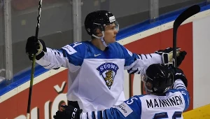 Kaapo Kakko (z lewej) i Sakari Manninen