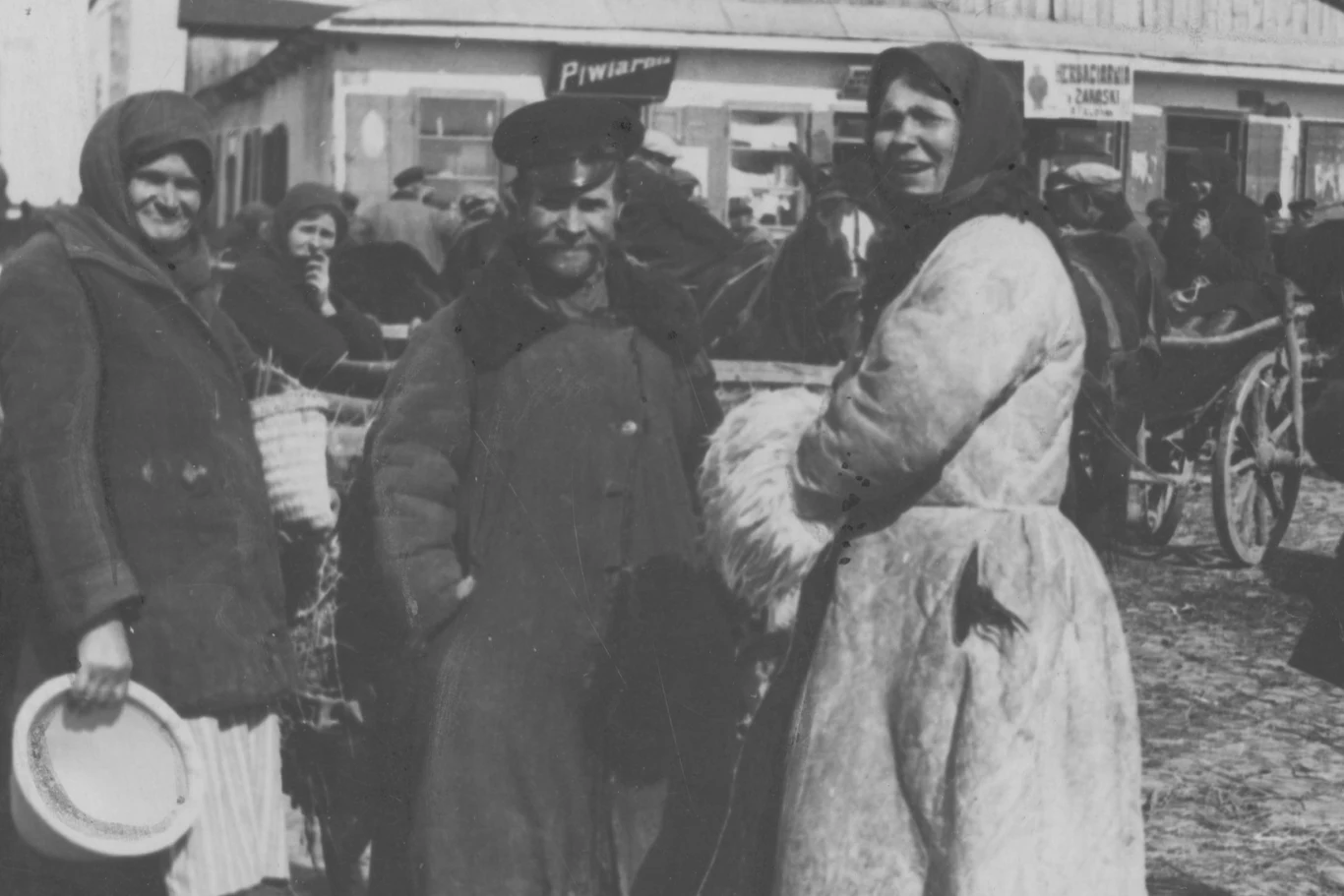 Obostrzanie kryteriów przyjęcia i udoskonalanie amerykańskiego systemu urzędniczego było odpowiedzią na rosnącą w społeczeństwie krytykę władz za to, że wpuszczały do USA emigrantów najgorszego sortu Obostrzanie kryteriów przyjęcia i udoskonalanie amerykańskiego systemu urzędniczego było odpowiedzią na rosnącą w społeczeństwie krytykę władz za to, że wpuszczały do USA emigrantów najgorszego sortu