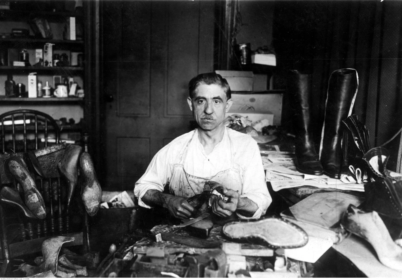 Wśród wychodźców polskich było stosunkowo niewielu lekarzy, inżynierów, prawników, nauczycieli, artystów, muzyków czy księży. W porównaniu z emigracją z innych państw procent osób dobrze wykształconych z ziem polskich był bardzo niewielki Wśród wychodźców polskich było stosunkowo niewielu lekarzy, inżynierów, prawników, nauczycieli, artystów, muzyków czy księży. W porównaniu z emigracją z innych państw procent osób dobrze wykształconych z ziem polskich był bardzo niewielki