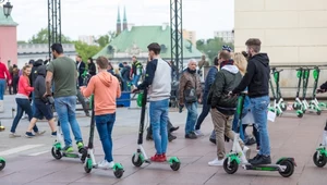 Kwestia elektrycznych hulajnóg wymaga uregulowania