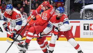 Jewgienij Dadonow z Rosji na czerwono) kontra Filip Hronek z Czech