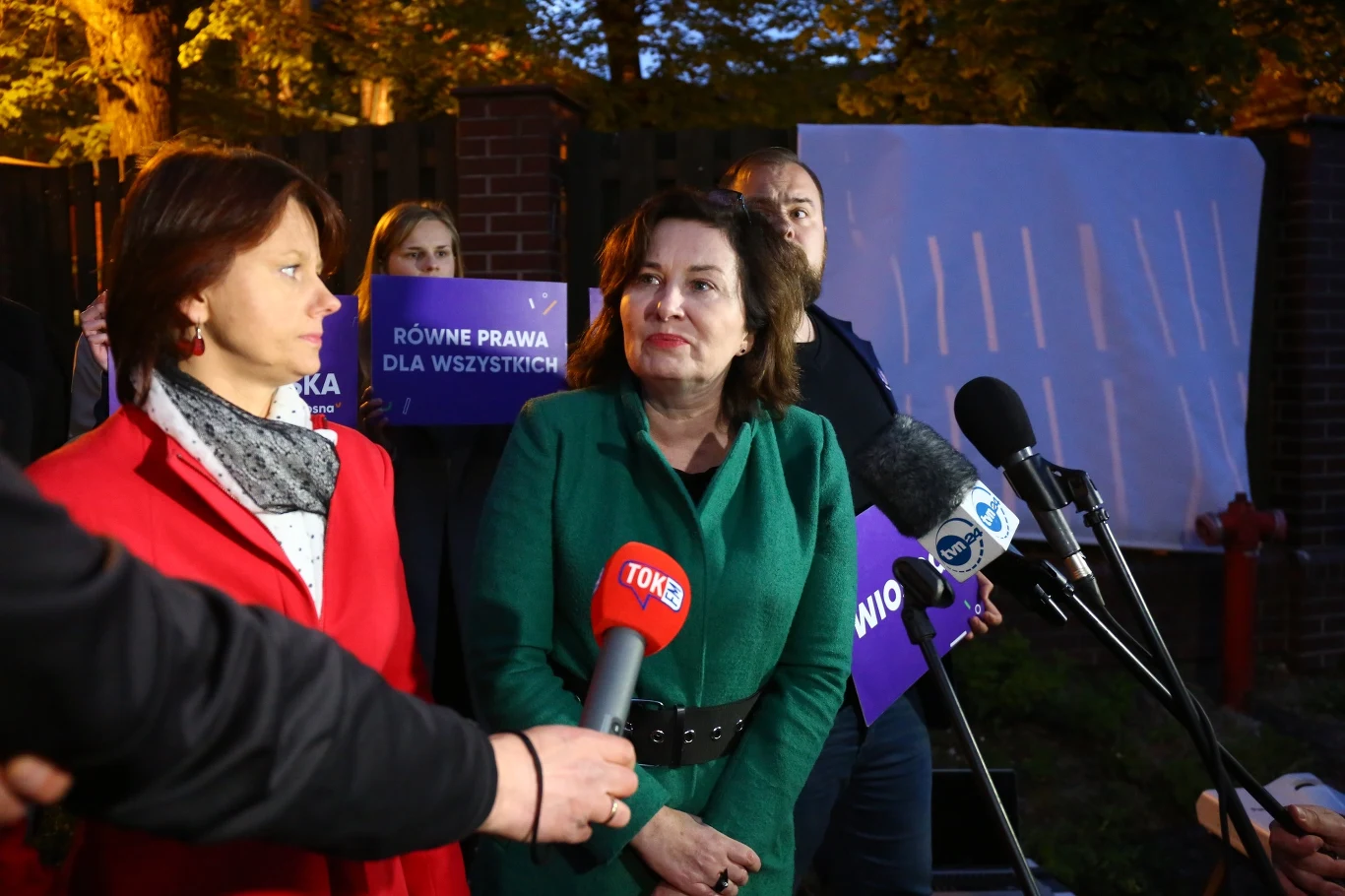 Działacze Wiosny wyświetlili film Sekielskich na rezydencji abp. Głodzia