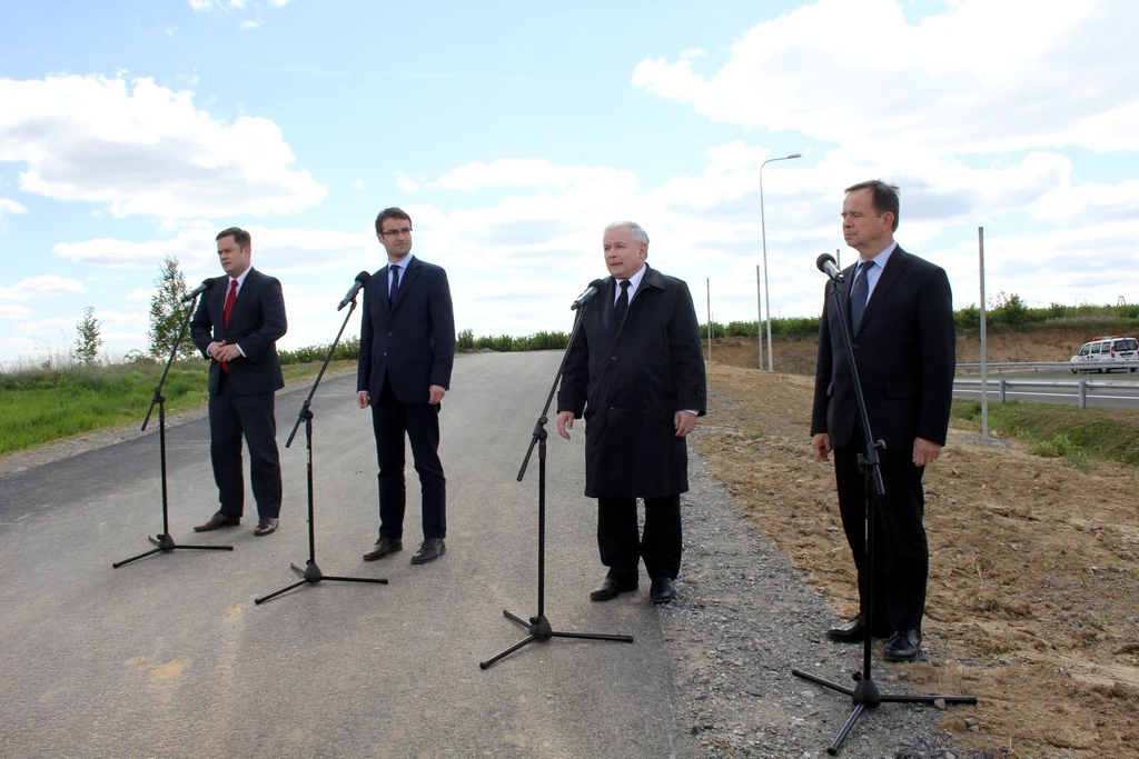 Drogą S19 PiS "gra" od dawna. Tutaj prezes Kaczyński na budowie w roku... 2014