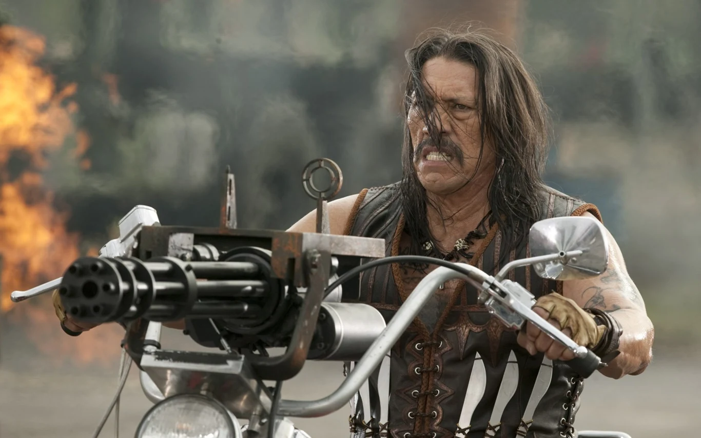 Podczas jednego z dni zdjęciowych do Trejo podszedł Eddie Bunker – były więzień, a teraz konsultant filmowy i scenarzysta. Obaj byli w San Quentin w tym samym czasie. Bunker pamiętał, że Trejo boksował – a właśnie potrzebowali kogoś, kto mógłby trenować grającego jedną z głównych ról Erica Robertsa. Trejo był sceptyczny. "Mam już pracę. Płacą mi 15 dolarów za udawanie więźnia". "Za to dostaniesz 320 dolarów dziennie" – odparł Bunker. "Jak mocno mam go pobić" – zaraz spytał Trejo. Niedługo później Konczałowski zdecydował, że trener pojawi się w jednej ze scen. Tak oto zaczęła się jego kariera aktorska.

Na zdjęciu: Danny Trejo w filmie "Maczeta"