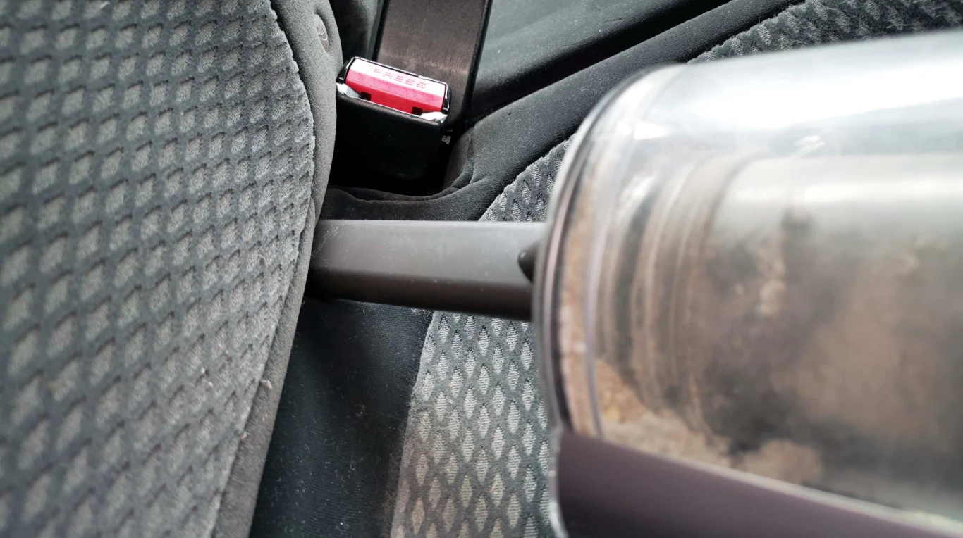 Dyson Cyclone V10 - doskonale sprawdzi się w m.in. samochodzie Dyson Cyclone V10 - doskonale sprawdzi się w m.in. samochodzie