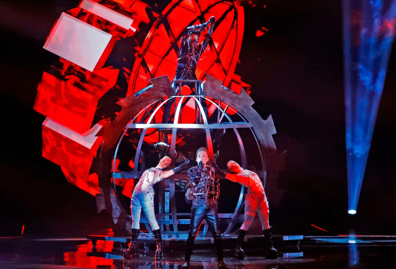 Jeszcze zanim grupa została wybrana na reprezentanta Islandii, w grudniu 2018 roku członkowie ogłosili zakończenie działalności z powodu "niepowodzenia misji zakończenia kapitalizmu". Członkowie zespołu zwracają uwagę na antykapitalistyczny wydźwięk swojej twórczości.