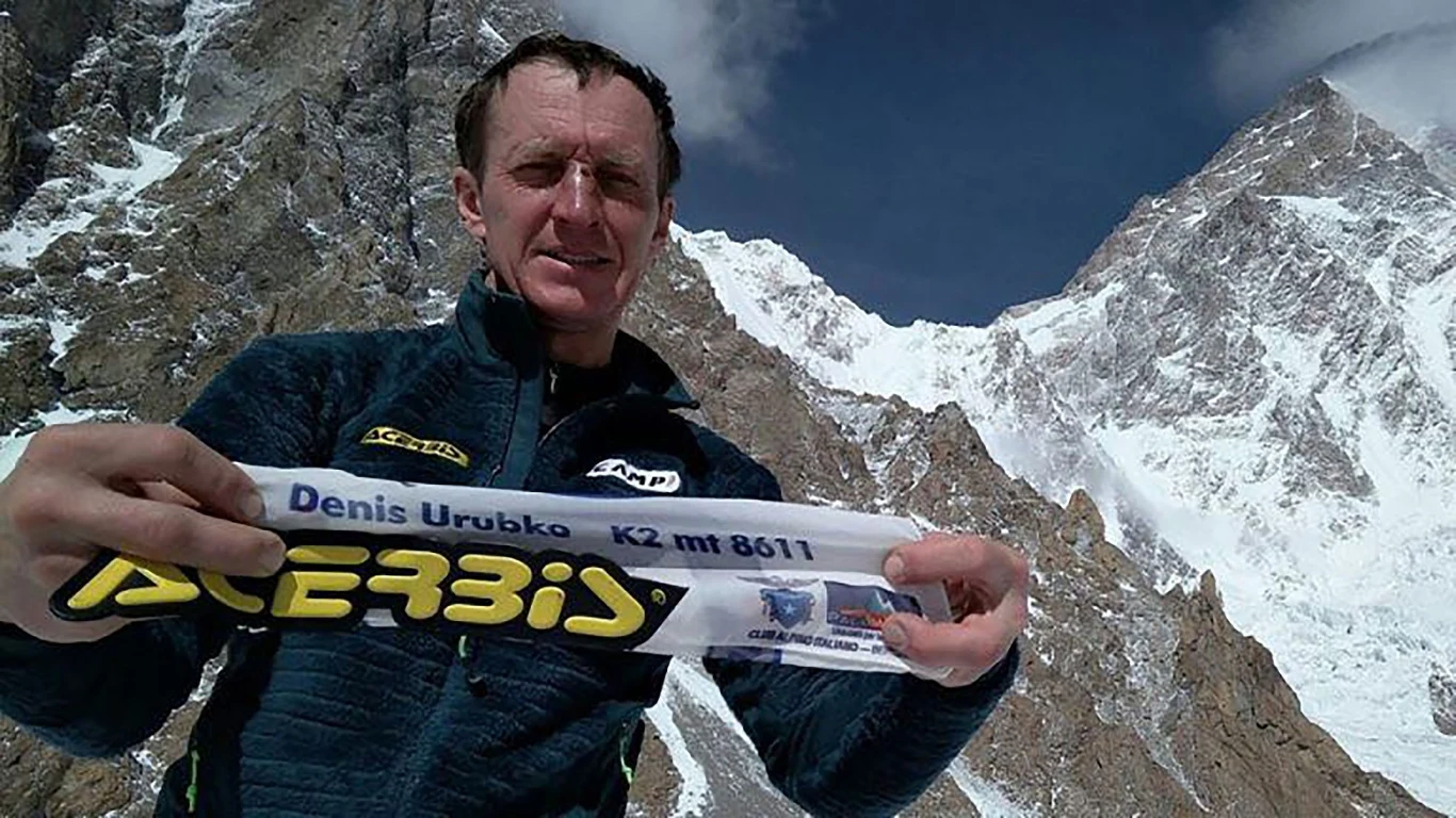 "Czy mi zdawało, że Szerpowie spojrzeli na mnie jak na wariata? Nie miałem niczego, co mógłbym ofiarować bogom zamieszkującym Everest" "Czy mi zdawało, że Szerpowie spojrzeli na mnie jak na wariata? Nie miałem niczego, co mógłbym ofiarować bogom zamieszkującym Everest"