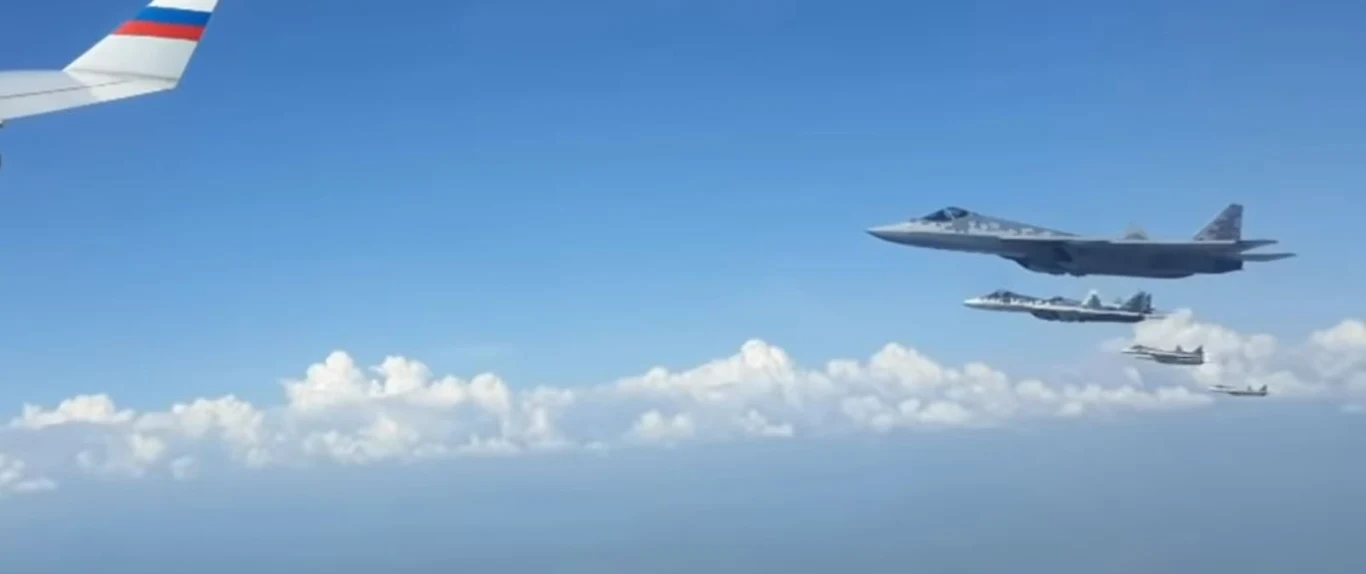 Su-57 eskortują prezydencki samolot Su-57 eskortują prezydencki samolot