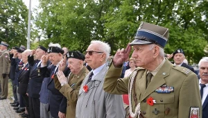 Uroczystości przed pomnikiem Bitwy o Monte Cassino 12 maja w Warszawie