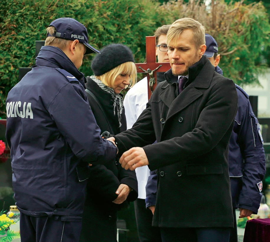 Skalski odwróci uwagę policjantów i ucieknie z cmentarza