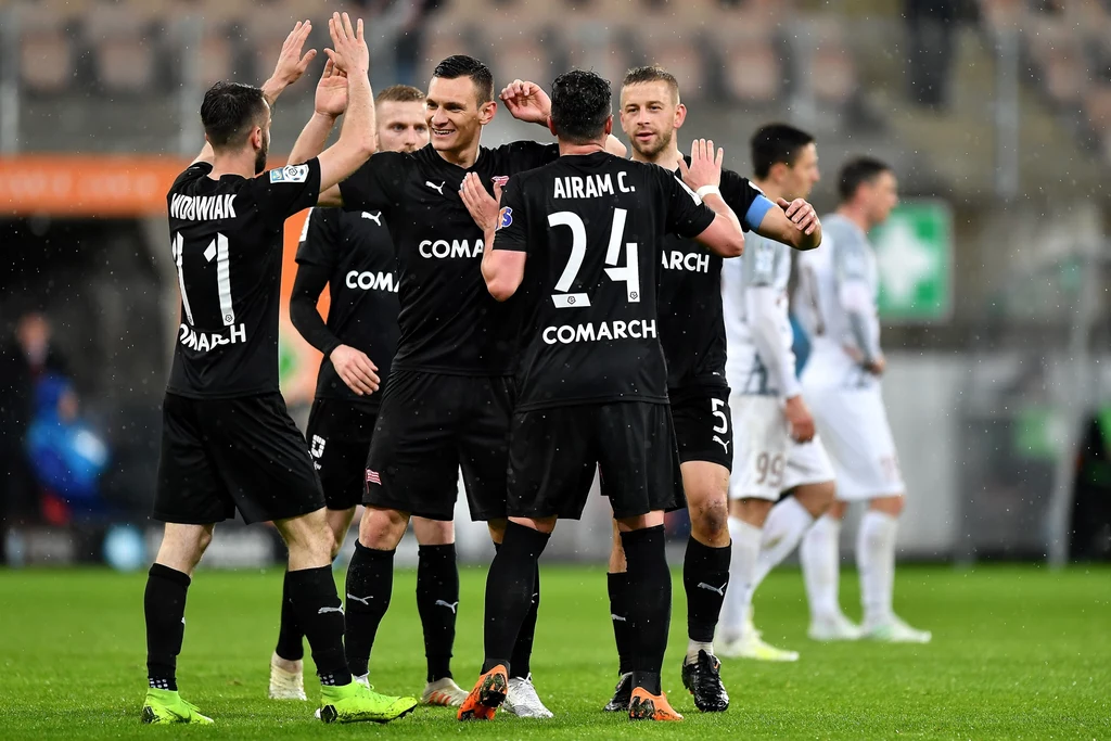 Mecz w Lubinie rozstrzygnął się dopiero w doliczonym czasie gry Mecz w Lubinie rozstrzygnął się dopiero w doliczonym czasie gry