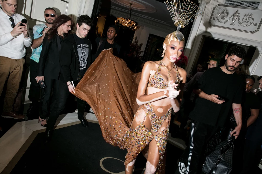 Winnie Harlow na Met Gali w kreacji projektu Tommy Hilfigera Winnie Harlow na Met Gali w kreacji projektu Tommy Hilfigera