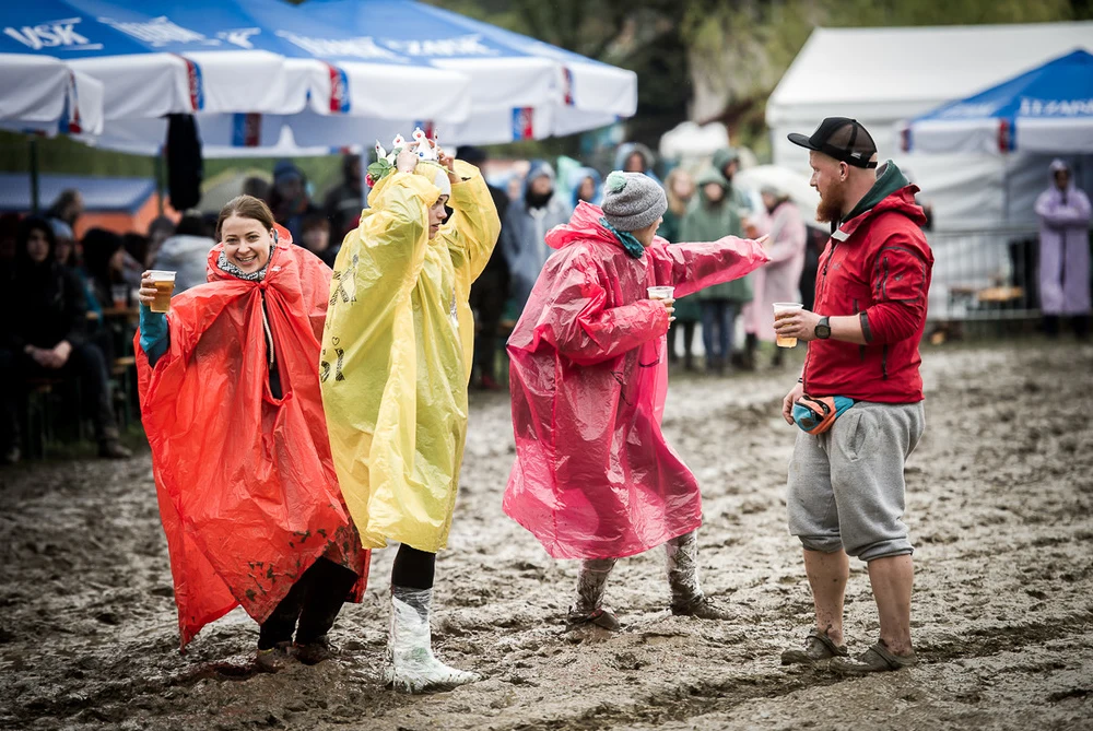 Nawet deszcz i błoto nie przeszkadzały uczestnikom ZEW się budzi Festiwal 2019 Nawet deszcz i błoto nie przeszkadzały uczestnikom ZEW się budzi Festiwal 2019