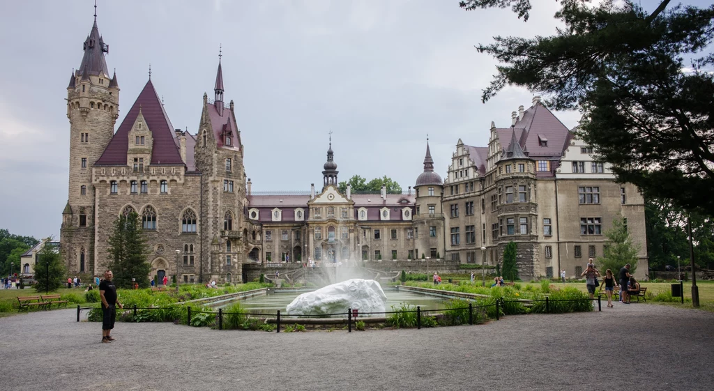 Moszna - jeden z najbardziej imponujących polskich zamków