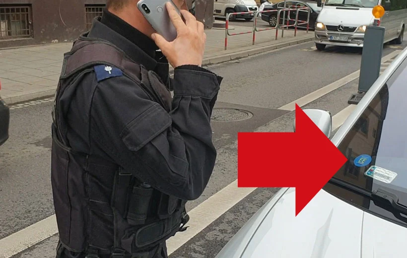 Nalepka EE nie przekonała ani tego policjanta, ani oficera dyżurnego krakowskiej policji 