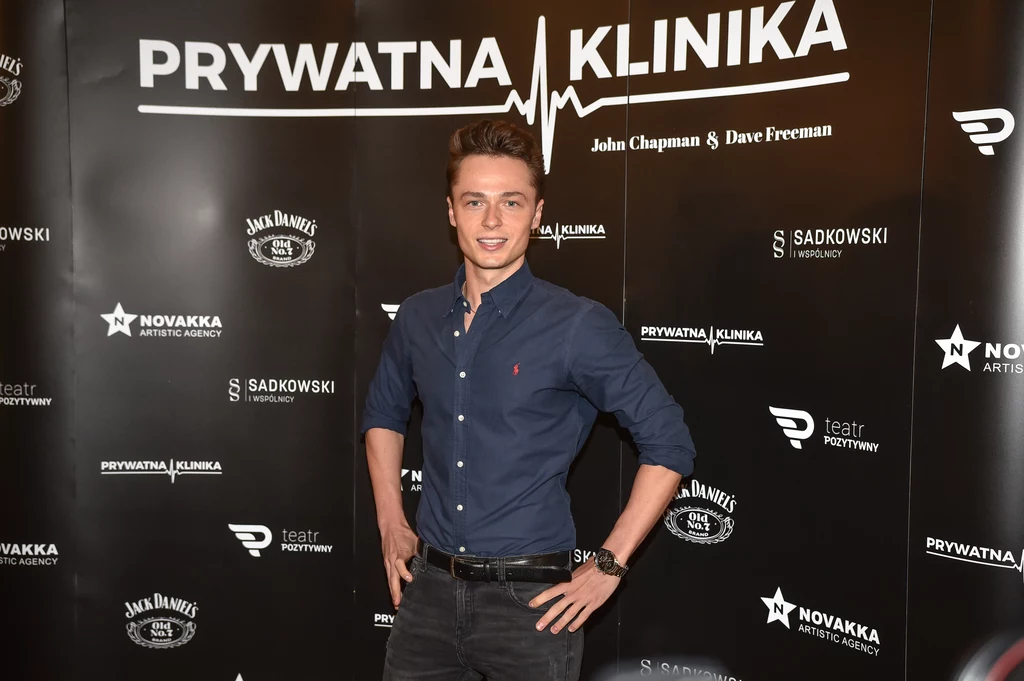 Patryk Pniewski na premierze sztuki Prywatna Klinika