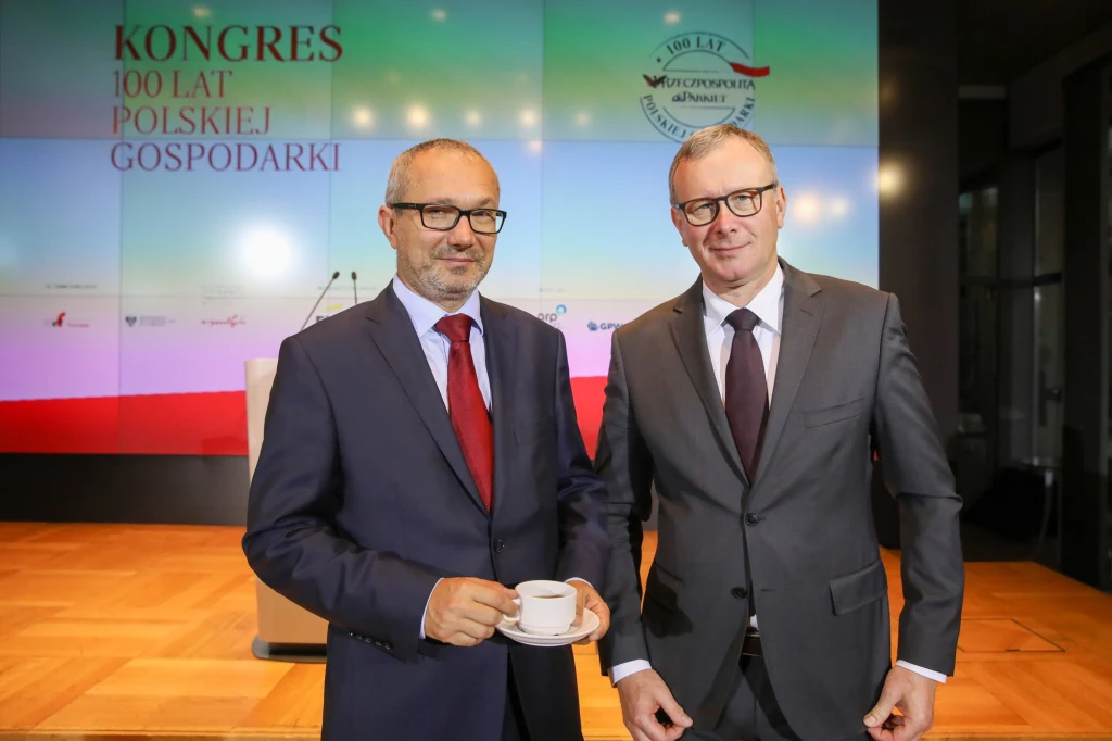 Szef rady nadzorczej Wisły, prezes Gremi Media Tomasz Jażdzyński z redaktorem naczelnym "Rzeczpospolitej" Bogusławem Chrabotą. Szef rady nadzorczej Wisły, prezes Gremi Media Tomasz Jażdzyński z redaktorem naczelnym "Rzeczpospolitej" Bogusławem Chrabotą.