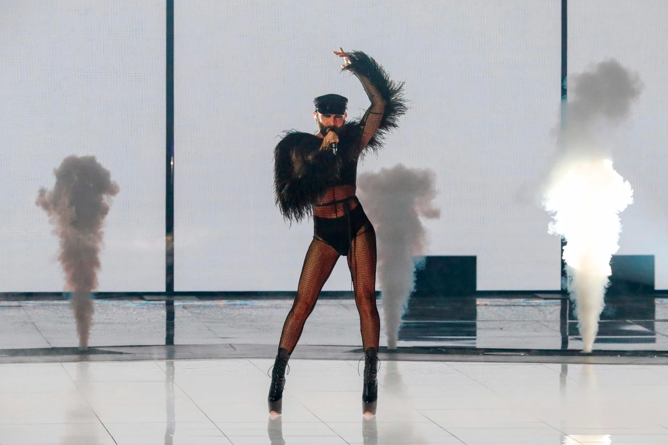 Conchita Wurst w finale Eurowizji 2019 w Tel Awiwie zaśpiewała przebój "Heroes" Mansa Zelmerlowa. Laureat Eurowizji 2014 zaskoczył swoją metamorfozą Conchita Wurst w finale Eurowizji 2019 w Tel Awiwie zaśpiewała przebój "Heroes" Mansa Zelmerlowa. Laureat Eurowizji 2014 zaskoczył swoją metamorfozą