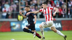 Radosław Majewski (Pogoń) goniony przez Nikę Datkovicia z Cracovii