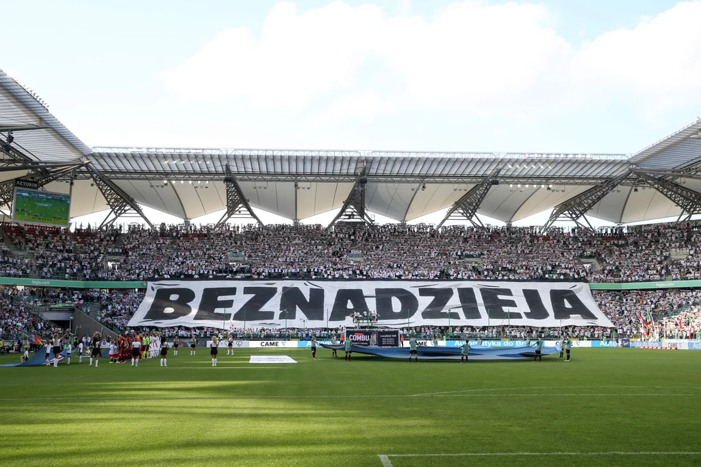Kibice Legii jasno pokazali, co myślą o swoich ulubieńcach Kibice Legii jasno pokazali, co myślą o swoich ulubieńcach