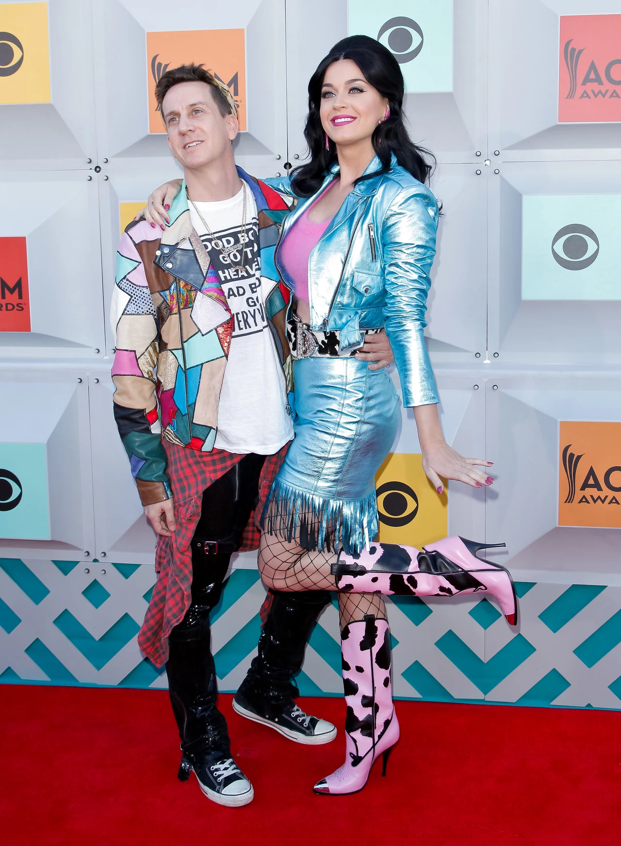 Katy Perry słynie z oryginalnych i barwnych strojów. Wiele z nich to ubrania, które zadziwiają publiczność i obserwatorów. Niedawno artystka na swoim Instagramie podziękowała jednemu z projektantów mody, u którego się ubiera. Katy Perry słynie z oryginalnych i barwnych strojów. Wiele z nich to ubrania, które zadziwiają publiczność i obserwatorów. Niedawno artystka na swoim Instagramie podziękowała jednemu z projektantów mody, u którego się ubiera.