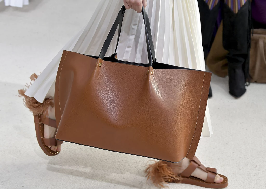 Kolekcja torebek Valentino wiosna/ lato 2019. Paris Fashion Week Kolekcja torebek Valentino wiosna/ lato 2019. Paris Fashion Week