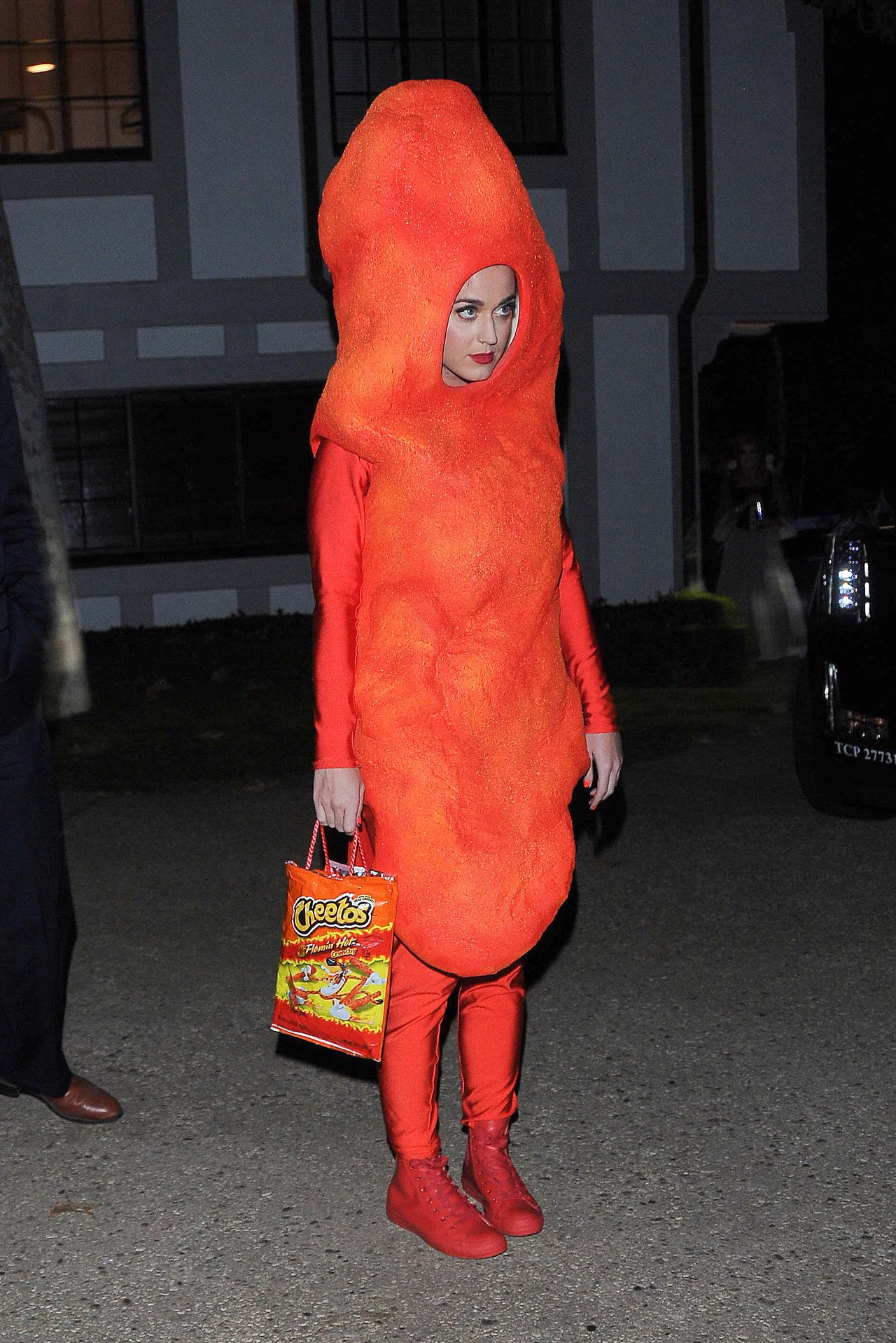 Z kolei w przebraniu chipsa artystka pojawiła się na przyjęciu Halloween u Kate Hudson w 2014 roku. Z kolei w przebraniu chipsa artystka pojawiła się na przyjęciu Halloween u Kate Hudson w 2014 roku.