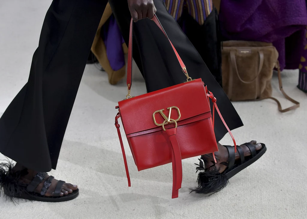 Kolekcja torebek Valentino wiosna/ lato 2019. Paris Fashion Week Kolekcja torebek Valentino wiosna/ lato 2019. Paris Fashion Week