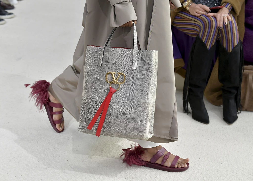 Kolekcja torebek Valentino wiosna/ lato 2019. Paris Fashion Week Kolekcja torebek Valentino wiosna/ lato 2019. Paris Fashion Week