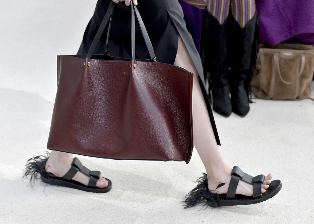 Kolekcja torebek Valentino wiosna/ lato 2019. Paris Fashion Week Kolekcja torebek Valentino wiosna/ lato 2019. Paris Fashion Week