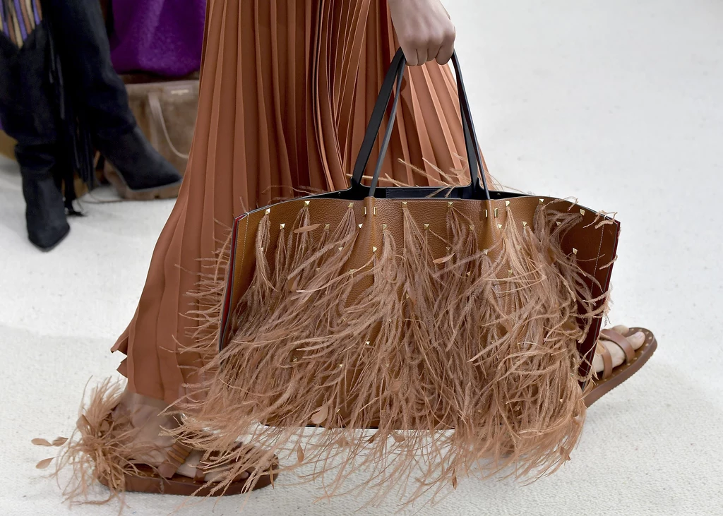 Kolekcja torebek Valentino wiosna/ lato 2019. Paris Fashion Week Kolekcja torebek Valentino wiosna/ lato 2019. Paris Fashion Week