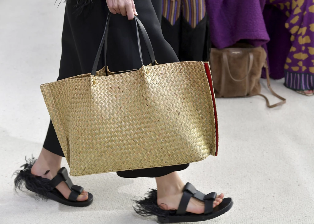 Kolekcja torebek Valentino wiosna/ lato 2019. Paris Fashion Week Kolekcja torebek Valentino wiosna/ lato 2019. Paris Fashion Week