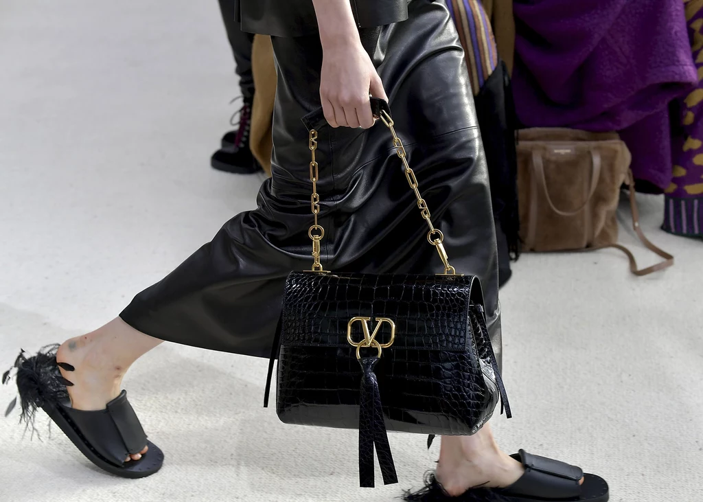 Kolekcja torebek Valentino wiosna/ lato 2019. Paris Fashion Week Kolekcja torebek Valentino wiosna/ lato 2019. Paris Fashion Week