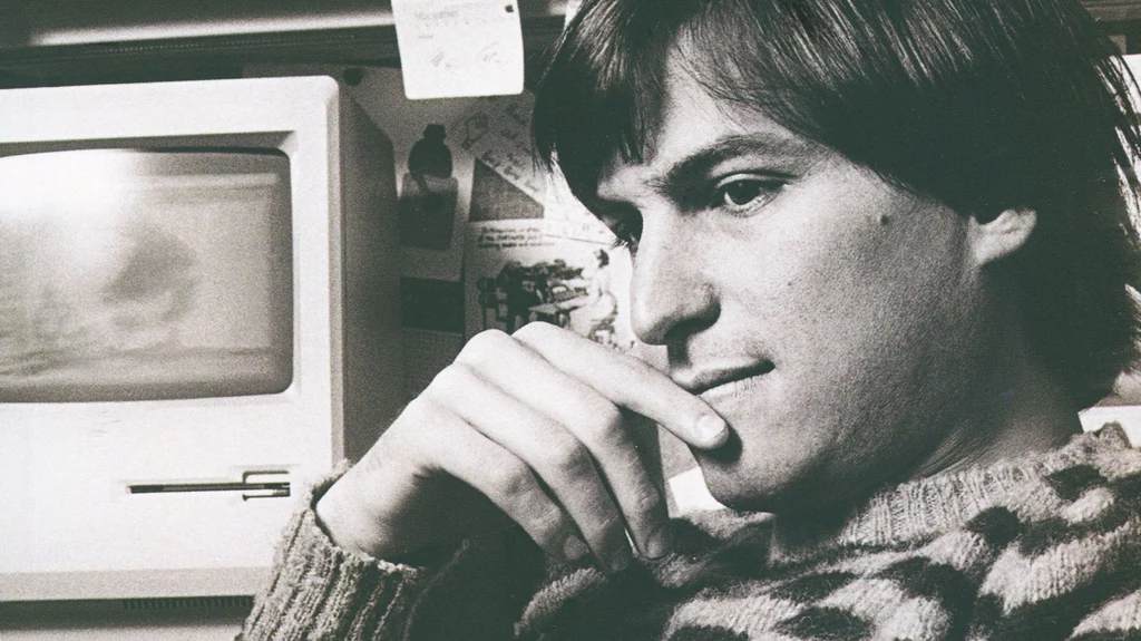 Steve Jobs był inteligentny, pewny siebie i skuteczny. Miał wizję i robił wszystko by ją zrealizować. Raczej nie podejmował pochopnych decyzji. 