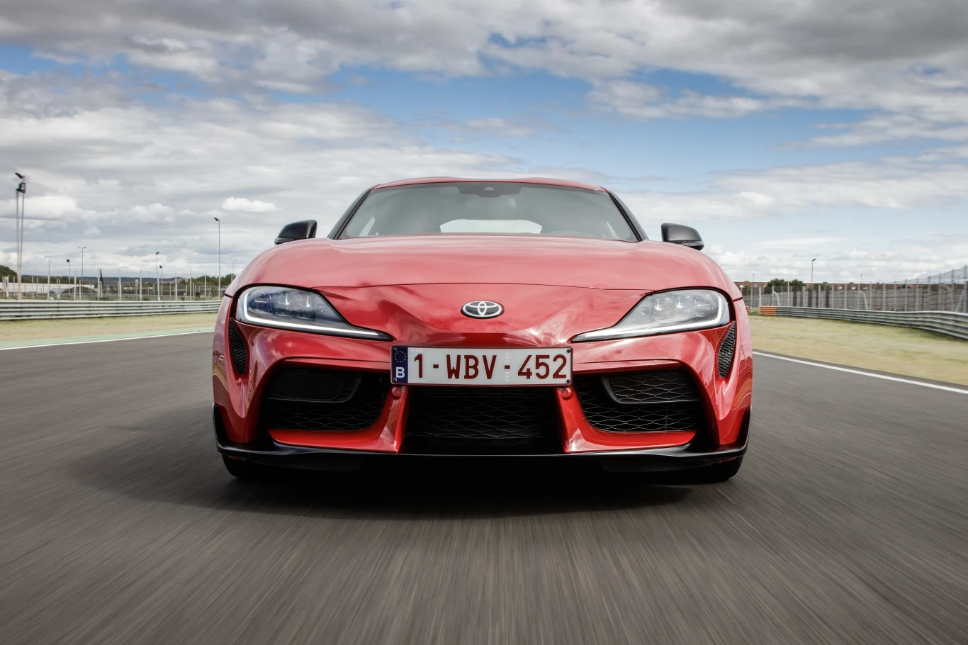 Toyota GR Supra na zdjęciach
