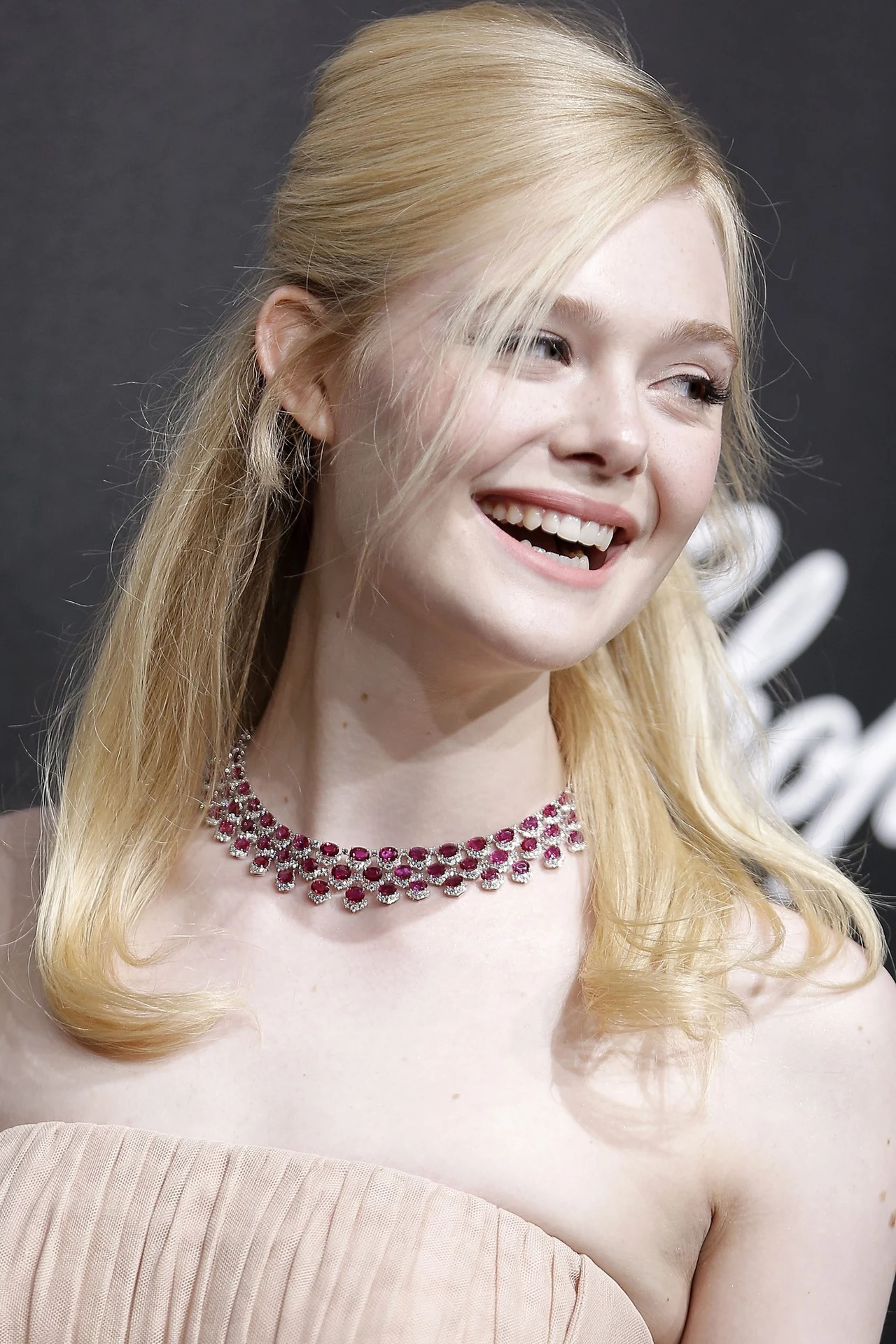 Elle Fanning na festiwalu w Cannes, fot. Laurent Guerin/Eliot/Starface/STARFACE PHOTO /East News Elle Fanning na festiwalu w Cannes, fot. Laurent Guerin/Eliot/Starface/STARFACE PHOTO /East News