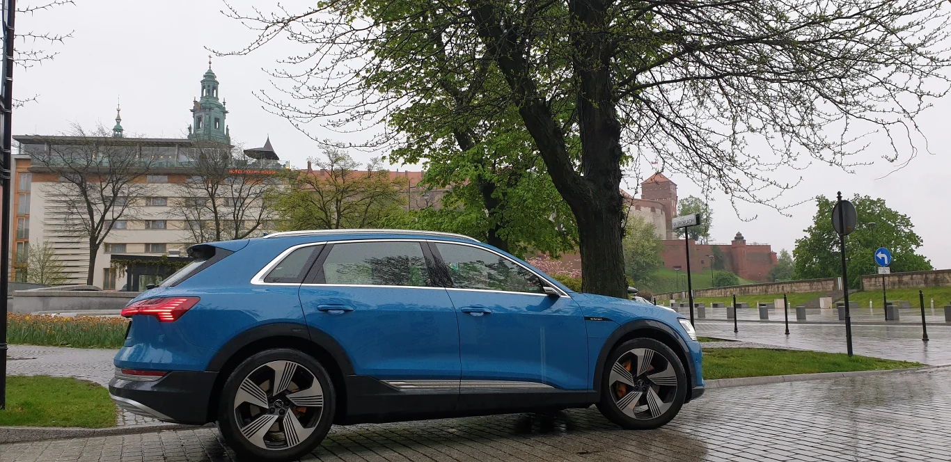 Audi e-tron advanced 55 quattro
