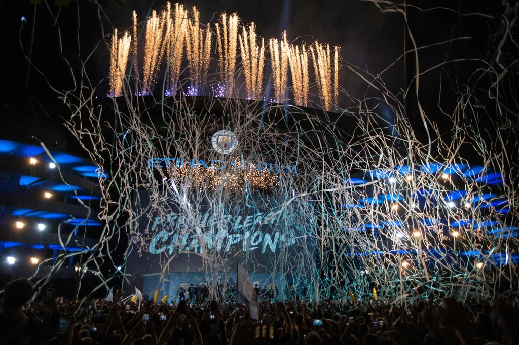 Tak piłkarze Manchesteru City fetowali obronę tytułu mistrzów Anglii Tak piłkarze Manchesteru City fetowali obronę tytułu mistrzów Anglii