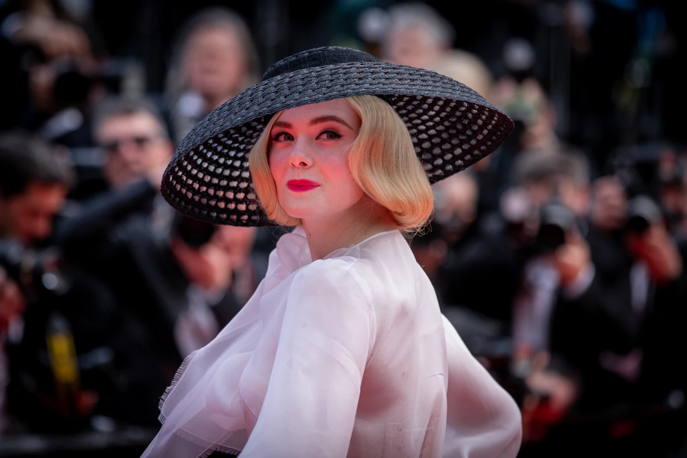 W maju 2019 roku 21-letnia Elle Fanning była członkinią jury Konkursu Głównego podczas 72. Międzynarodowego Festiwalu Filmowego w Cannes. Młoda aktorka zachwyciła swymi kreacjami. Gdzie widzi się w przyszłości? Przyznała, że chce reżyserować. "Jako aktorka odkrywasz i realizujesz czyjąś wizję. Wolę te wizje kreować" - wyznała.