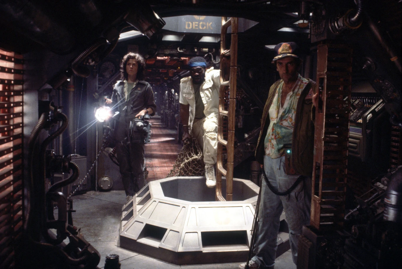 Sigourney Weaver, Yaphett Kotto i Harry Dean Stanton w filmie "Obcy - Ósmy pasażer Nostromo" Sigourney Weaver, Yaphett Kotto i Harry Dean Stanton w filmie "Obcy - Ósmy pasażer Nostromo"